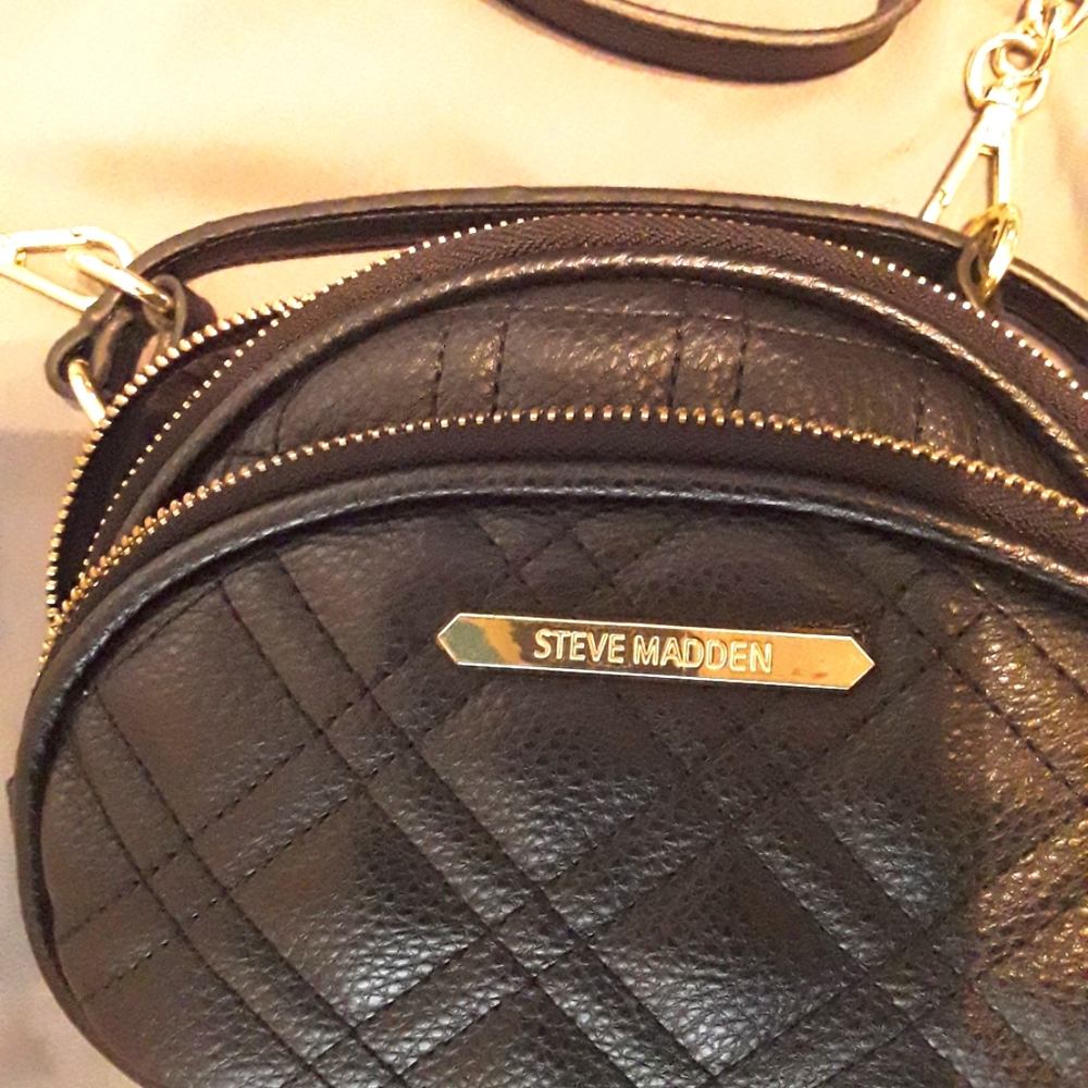 Black shoulder purse